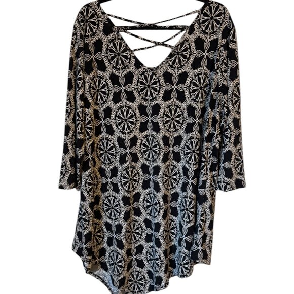 ❤️SPRING/SUMMER BLACK PRINT TOP w/STRAPPY DETAIL  PLUS 2X     #F - Picture 2 of 8